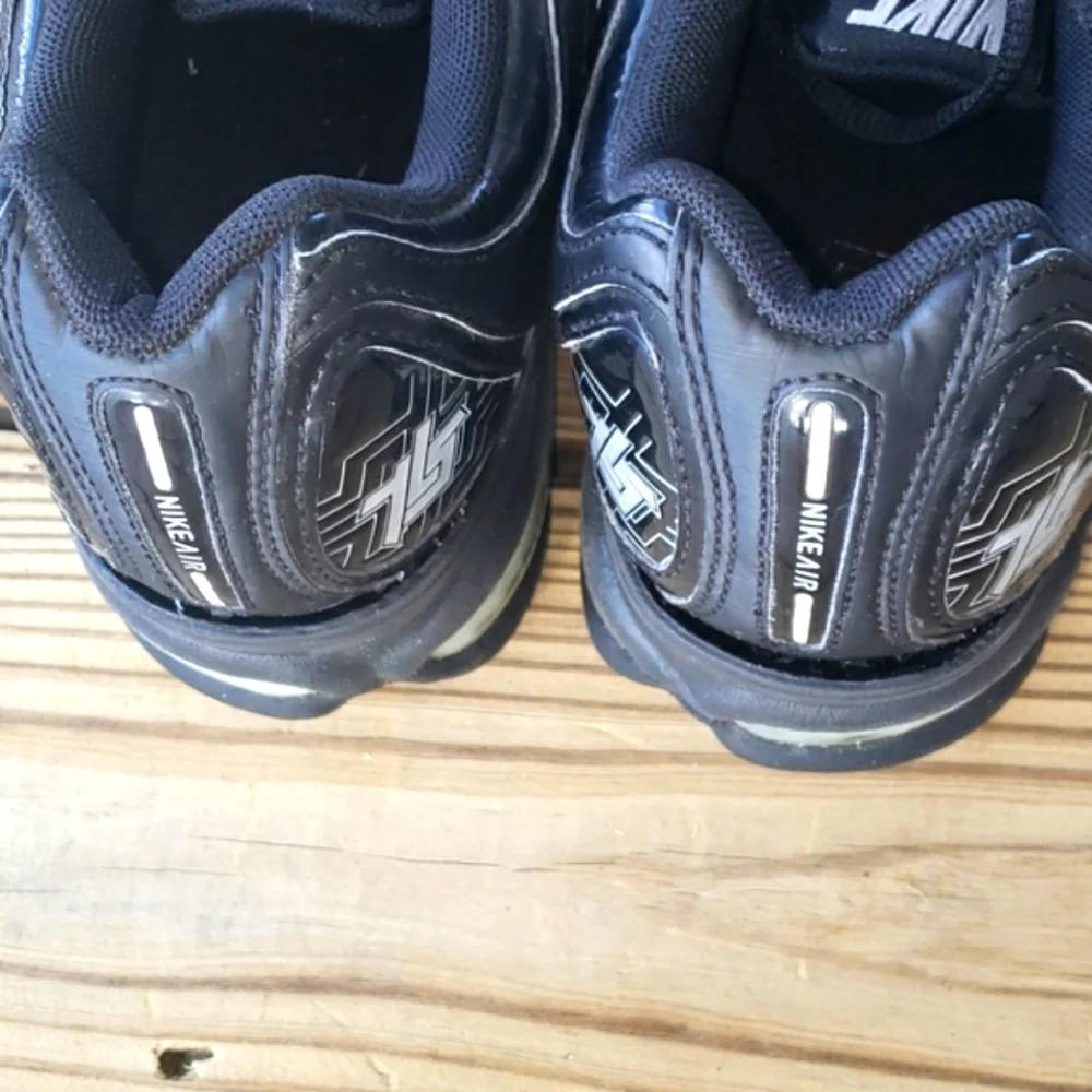 Nike AirMax men’s black athletic shoes size 8